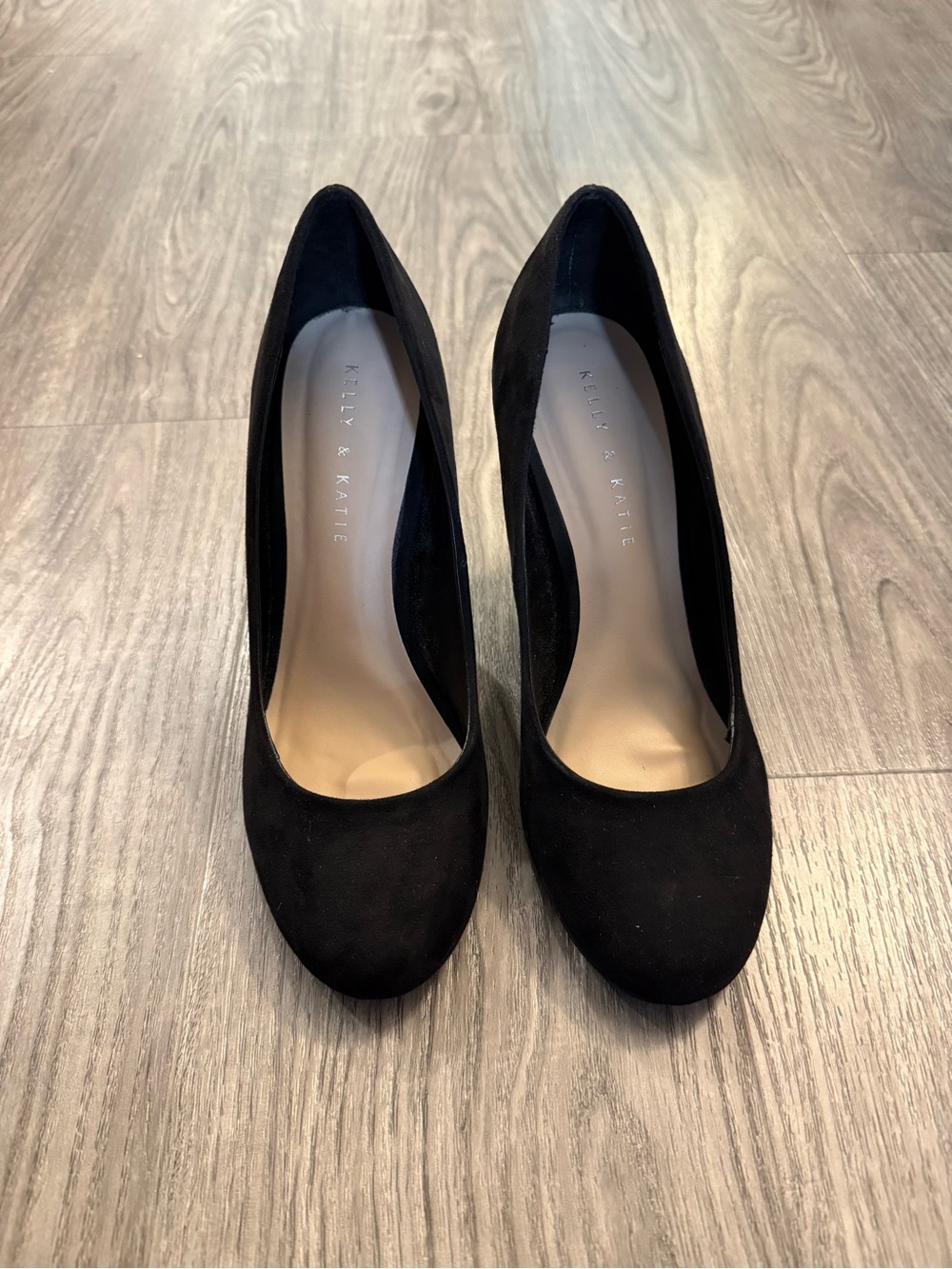 Kelly & Katie Black Suede Classic Round-Toe Pumps! Like New! So Chic!